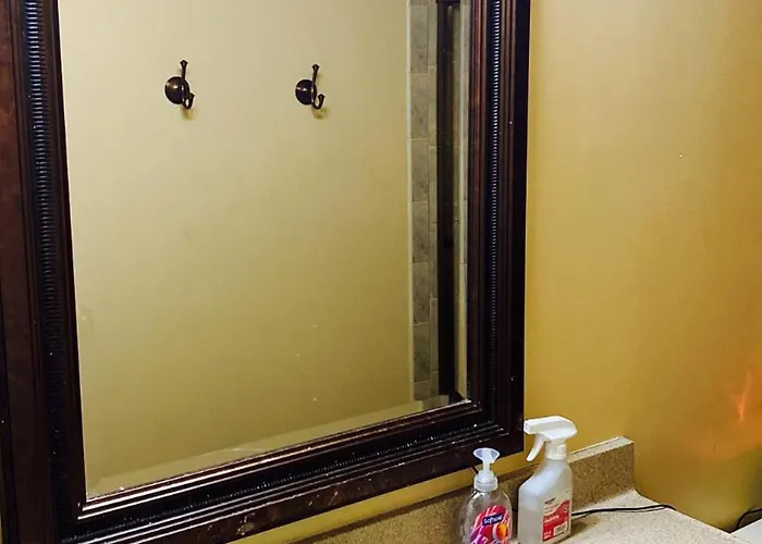 B3 A Private In Downtown With Desk And Wi-fi Near Everything Naperville